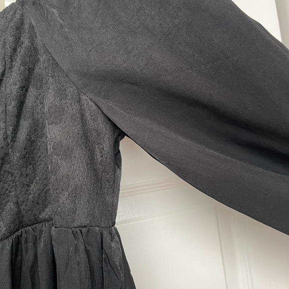 Elegant black dress - Picture 6 of 6